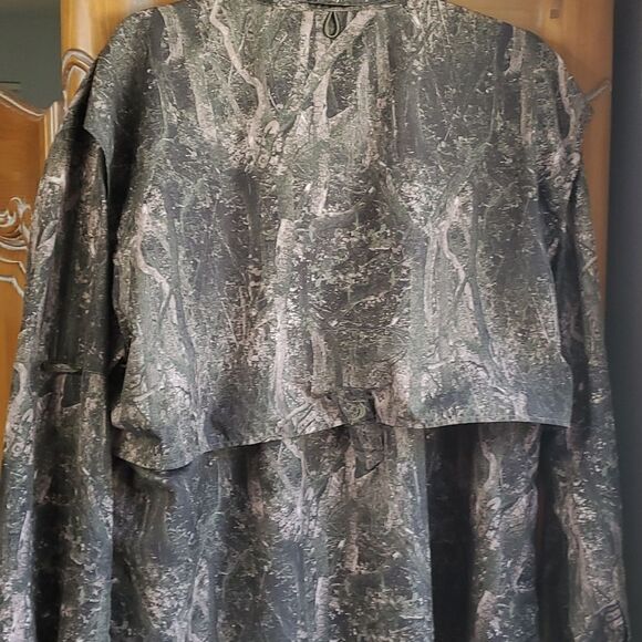 Mens light weight breathable hunting/fishing shirt. XL..Button up. Camouflage. - Picture 6 of 8
